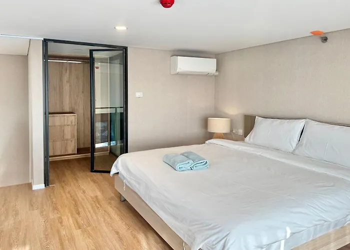 Cozy Urban Retreat Steps From Mrta Station 公寓 曼谷