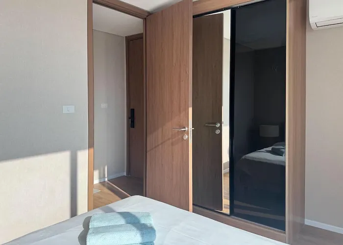 Cozy Urban Retreat Steps From Mrta Station