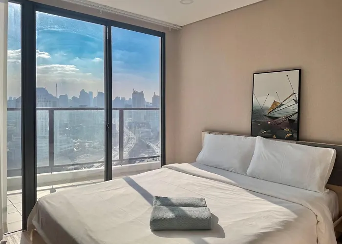 Cozy Urban Retreat Steps From Mrta Station 公寓 曼谷