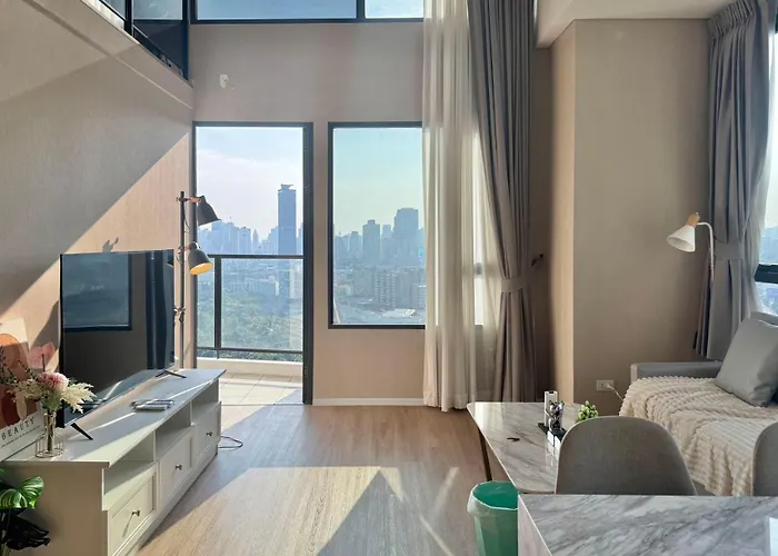 Cozy Urban Retreat Steps From Mrta Station * 曼谷