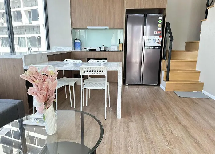 Cozy Urban Retreat Steps From Mrta Station 公寓