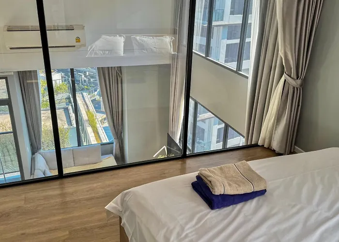 Cozy Urban Retreat Steps From Mrta Station 曼谷