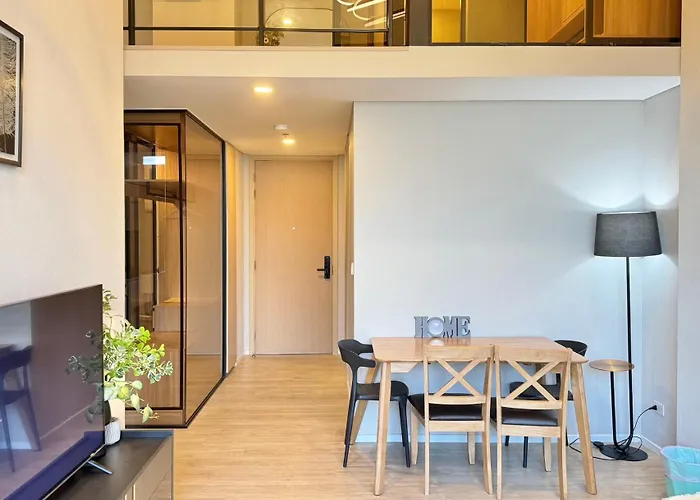 Cozy Urban Retreat Steps From Mrta Station