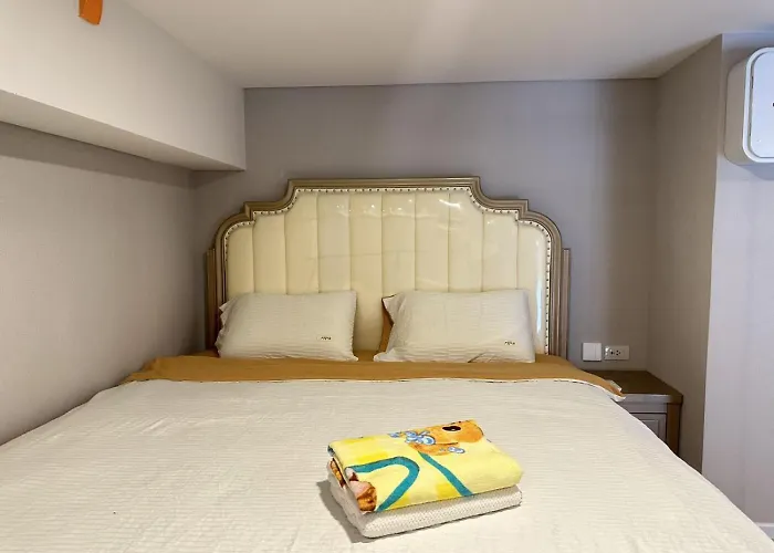 Cozy Urban Retreat Steps From Mrta Station 公寓