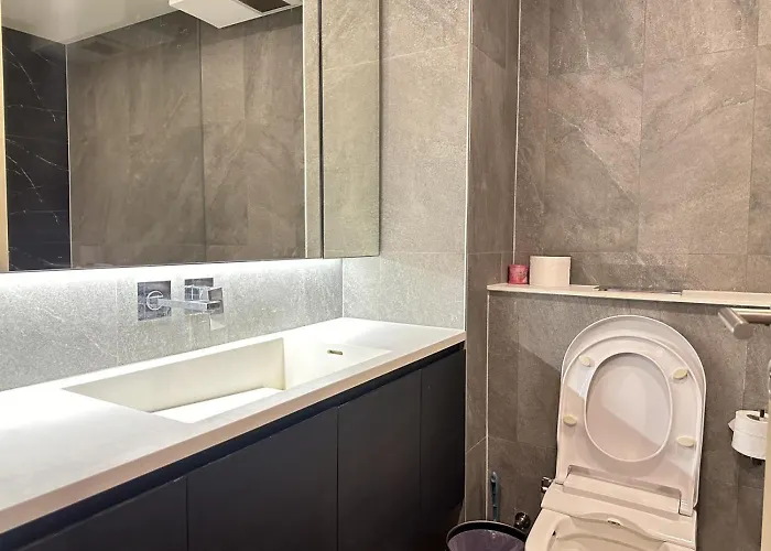 公寓 Cozy Urban Retreat Steps From Mrta Station *