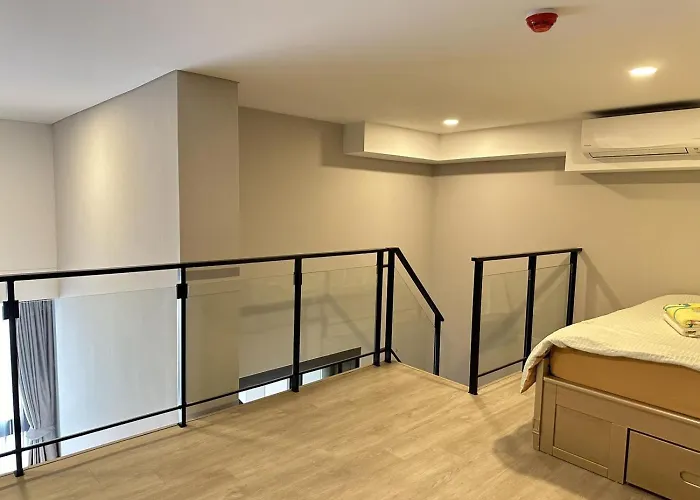 Cozy Urban Retreat Steps From Mrta Station 公寓 曼谷