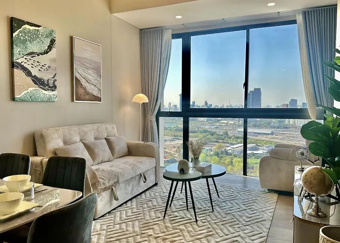 Cozy Urban Retreat Steps From Mrta Station * 曼谷