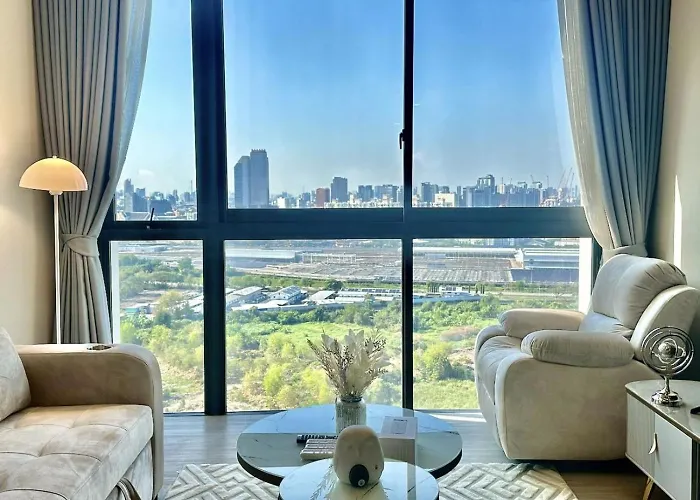 Cozy Urban Retreat Steps From Mrta Station *