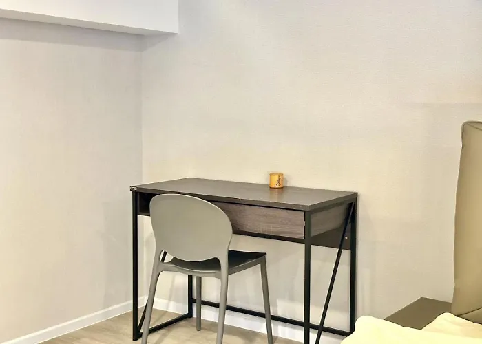 Cozy Urban Retreat Steps From Mrta Station
