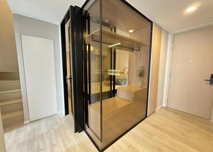 Cozy Urban Retreat Steps From Mrta Station 公寓