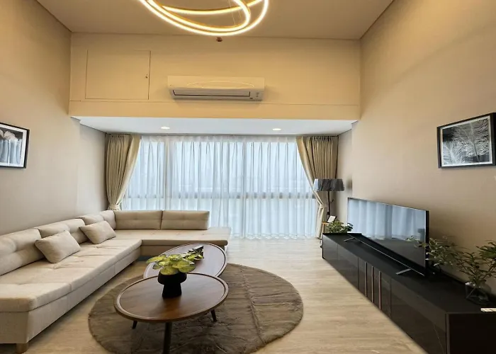 Cozy Urban Retreat Steps From Mrta Station