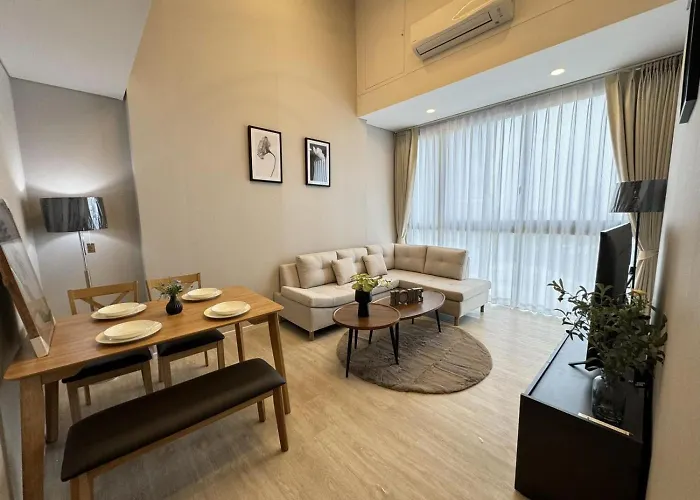 Cozy Urban Retreat Steps From Mrta Station 公寓