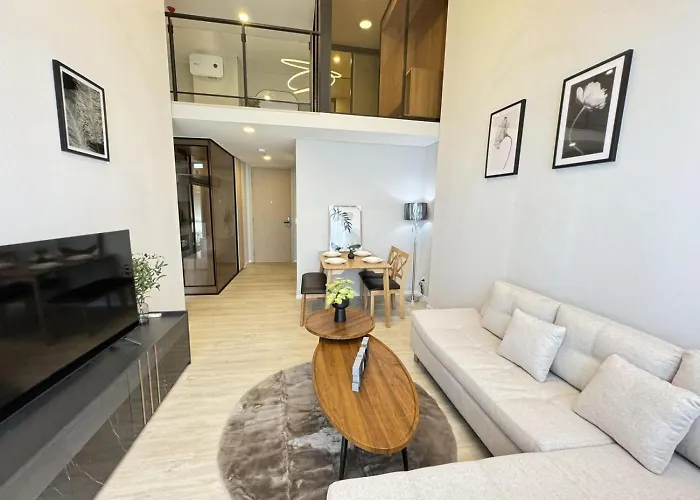 Cozy Urban Retreat Steps From Mrta Station *