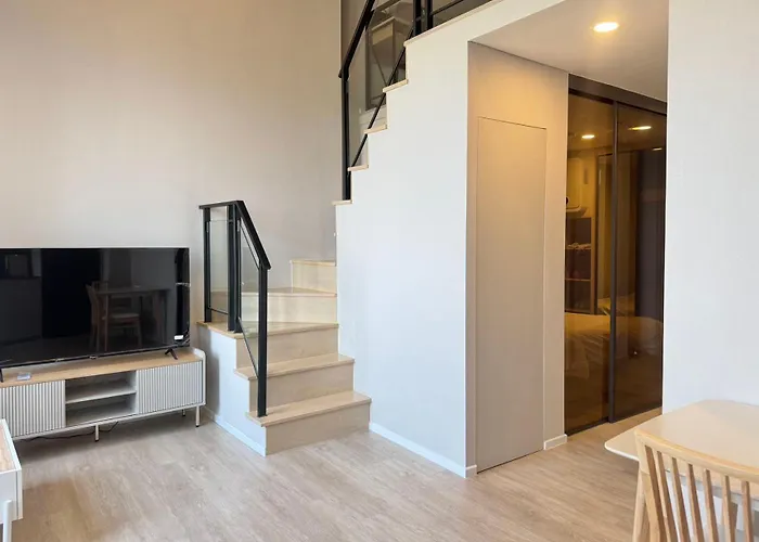 Cozy Urban Retreat Steps From Mrta Station * 曼谷