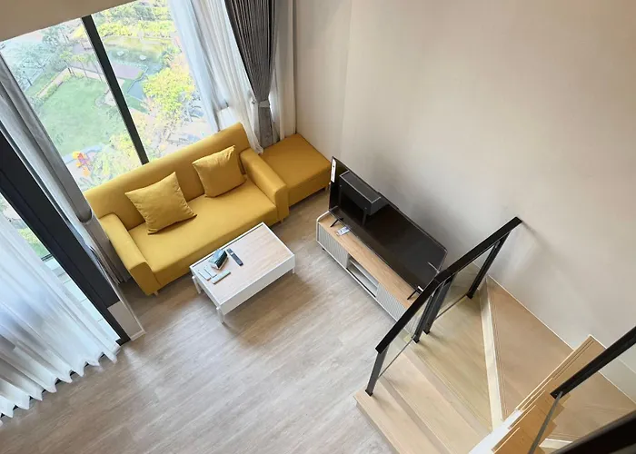 Cozy Urban Retreat Steps From Mrta Station