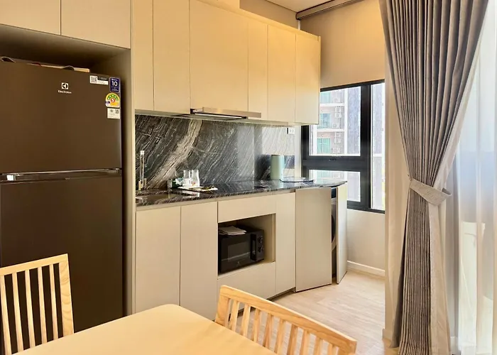 Cozy Urban Retreat Steps From Mrta Station *